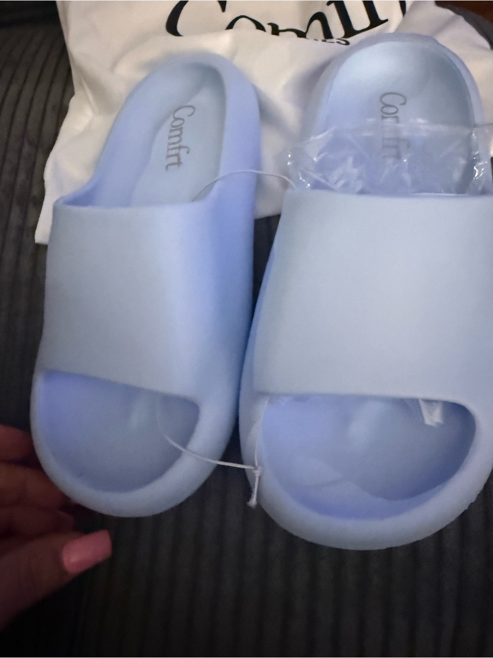 Comfrt viral sold out slides light blue women size 7/8